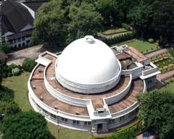 The museum was wholly designed by a popular civil engineer named P.A. Singaravelu. He developed a variety of sections inside like an art gallery, scie